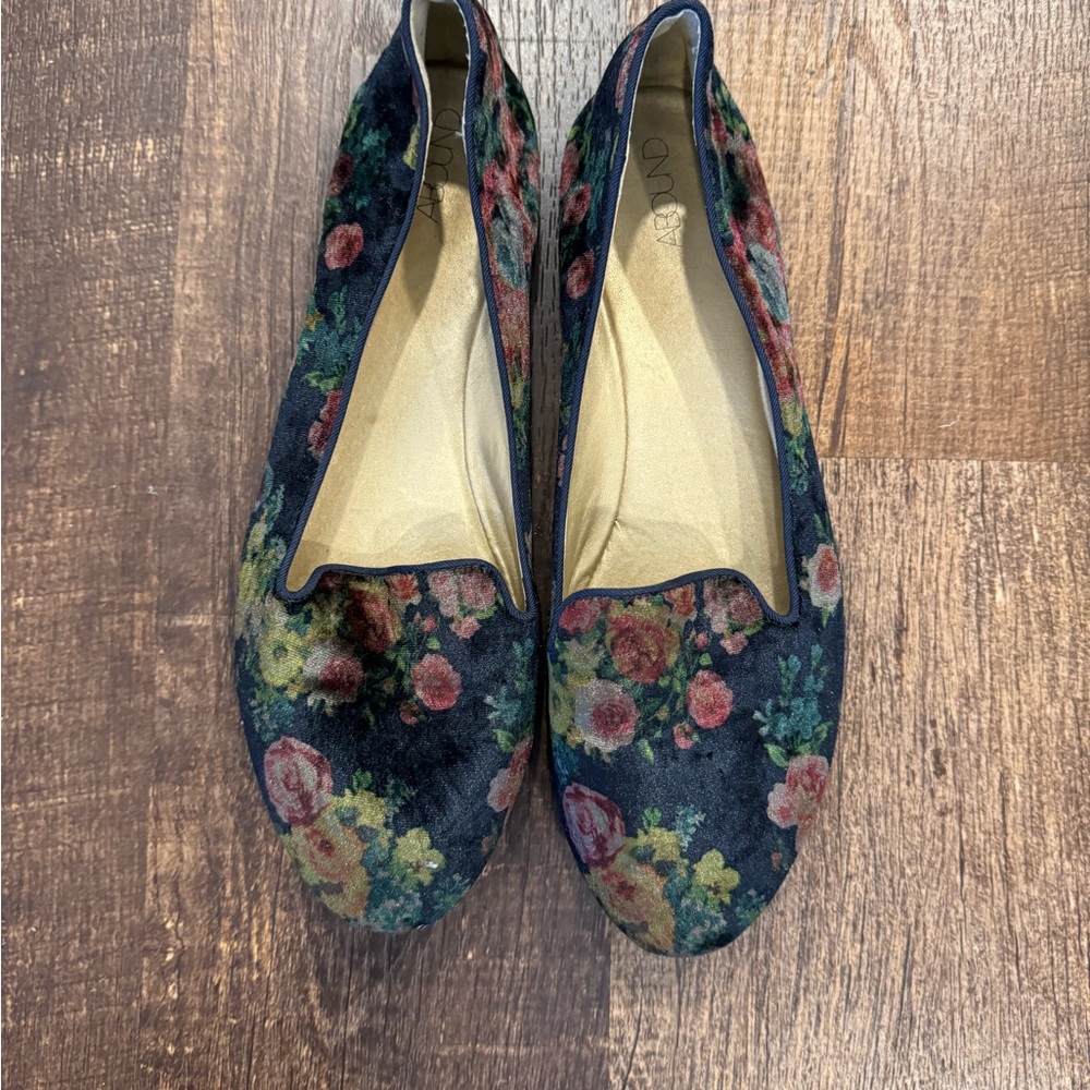 Abound blue velvet floral round toe flats - Picture 2 of 5